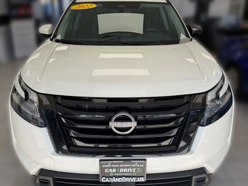 Used 2022 Nissan Pathfinder SV w/ SV Black Package image 2