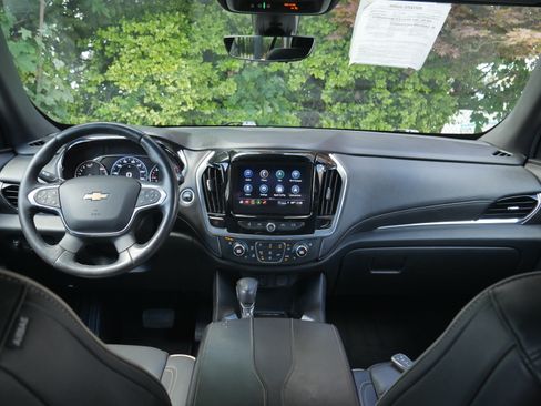 Used 2022 Chevrolet Traverse Premier AWD/4WD image 10