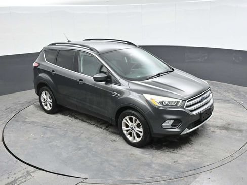 Used 2017 Ford Escape SE w/ Equipment Group 201A AWD/4WD image 18