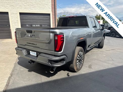 Used 2024 GMC Sierra 2500 Denali Ultimate AWD/4WD image 7