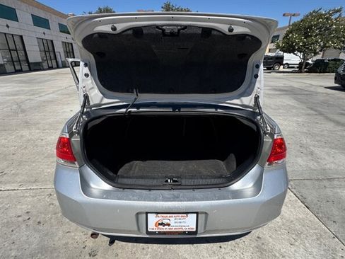 Used 2011 Ford Focus SE FWD image 11