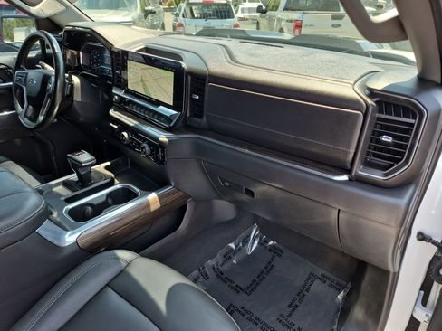 Certified 2024 Chevrolet Silverado 1500 LT Trail Boss w/ LT Trail Boss Premium Package AWD/4WD image 31
