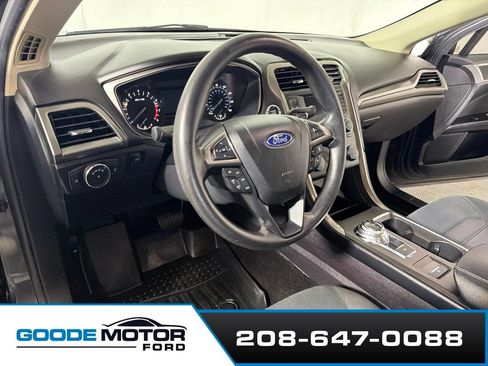 Certified 2017 Ford Fusion SE FWD image 8