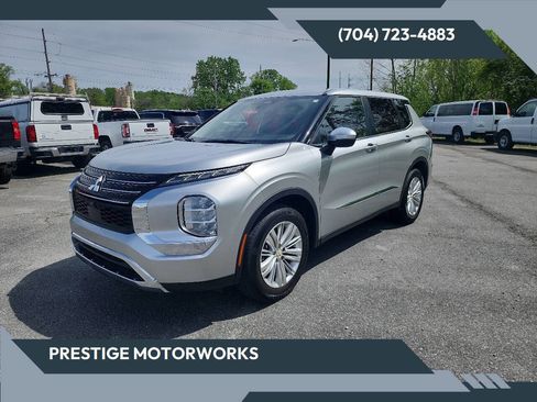 Used 2022 Mitsubishi Outlander ES image 1