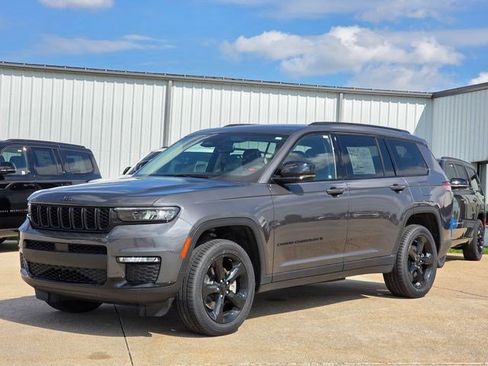 Used 2023 Jeep Grand Cherokee L Limited w/ Black Appearance Package AWD/4WD image 3