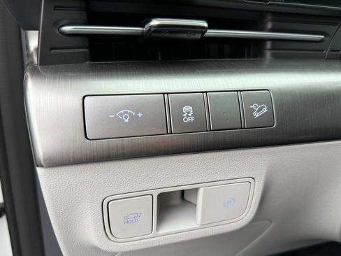 Certified 2025 Hyundai Kona Limited image 26