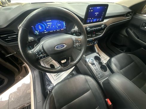 Used 2020 Ford Escape Titanium image 32