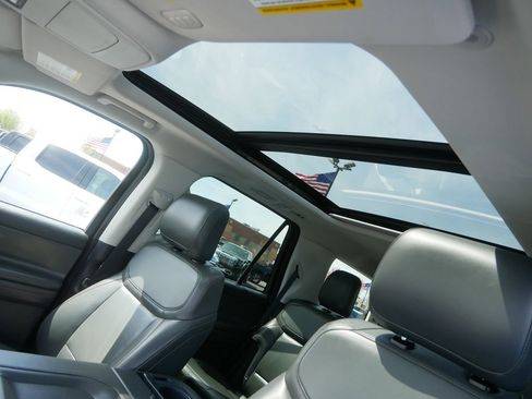 Used 2025 Ford Expedition Active AWD/4WD image 13