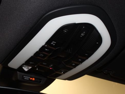 Certified 2025 Porsche Macan AWD/4WD image 27