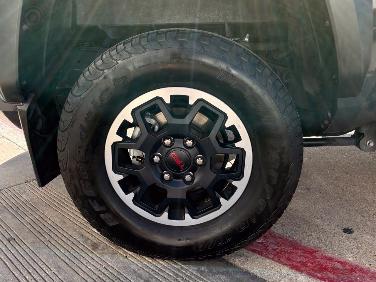 Used 2024 Toyota Tacoma TRD Off-Road w/ TRD Off Road Premium Package AWD/4WD image 9