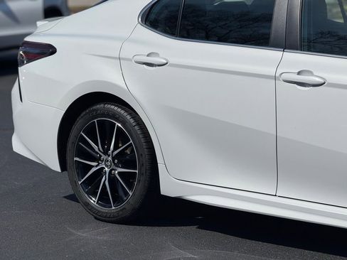 Used 2024 Toyota Camry SE image 8