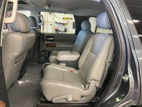 Used 2010 Toyota Sequoia Platinum AWD/4WD image 29