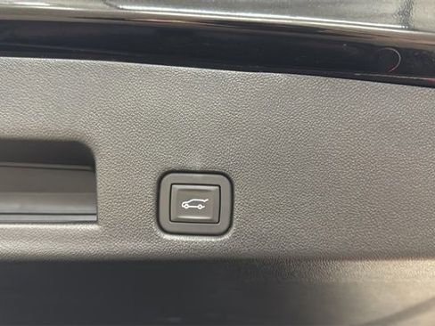 Used 2025 GMC Acadia Elevation image 29