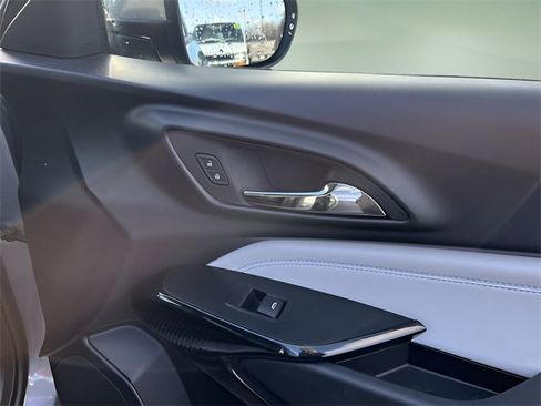 Certified 2025 Chevrolet Trax LT w/ LT Convenience Package image 31