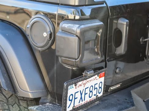 Used 2018 Jeep Wrangler Unlimited Sport S image 9