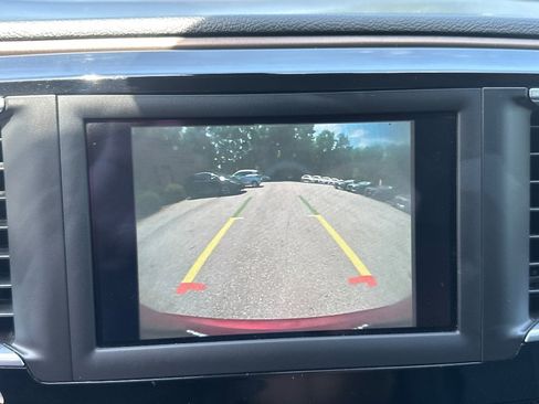 Used 2019 Chrysler Pacifica Touring-L image 26