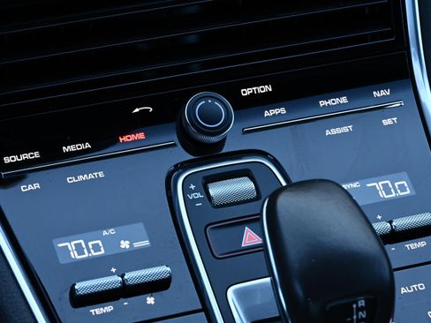 Used 2020 Porsche Panamera 4 image 15