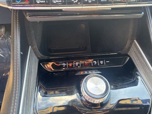 Used 2024 Jeep Wagoneer L Series II image 34