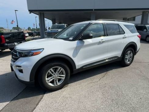 Used 2021 Ford Explorer XLT w/ Equipment Group 202A AWD/4WD image 4