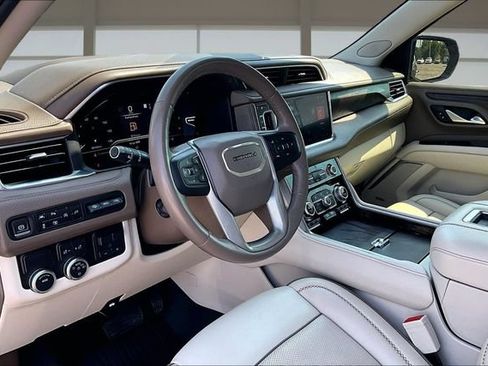 Used 2022 GMC Yukon Denali w/ Denali Premium Package RWD image 14