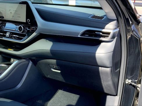 Used 2023 Toyota Highlander Platinum image 19