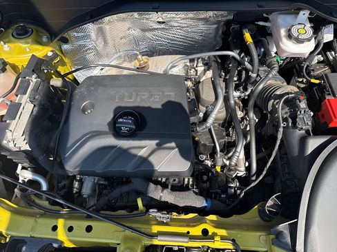 Used 2023 Chevrolet TrailBlazer RS w/ Sun and Liftgate Package FWD image 10
