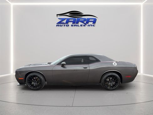Used 2016 Dodge Challenger SXT RWD image 4