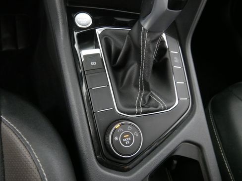 Used 2022 Volkswagen Taos SEL image 30