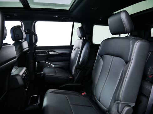 Used 2024 Jeep Wagoneer Series II image 29