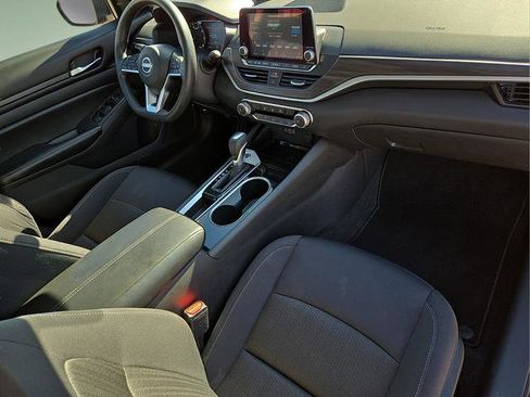 Used 2024 Nissan Altima 2.5 SV image 11