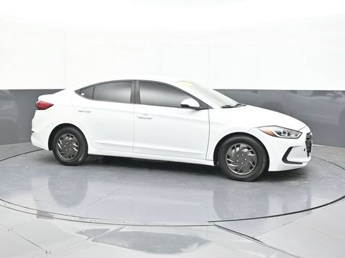 Used 2018 Hyundai Elantra SE FWD image 17