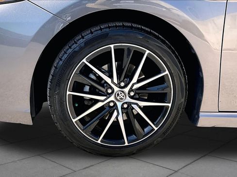 Used 2021 Toyota Camry SE FWD image 11