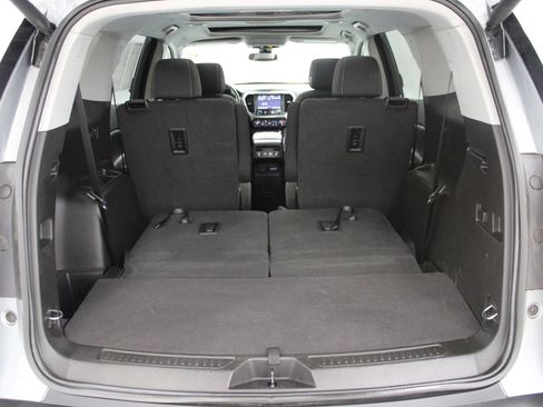 Used 2023 GMC Acadia SLE w/ Driver Convenience Package image 9