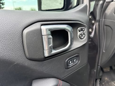 Used 2022 Jeep Wrangler Rubicon w/ Cold Weather Group AWD/4WD image 8