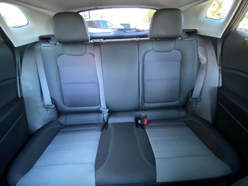 Used 2025 Chevrolet Trax LT image 37