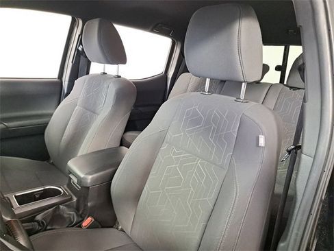 Used 2016 Toyota Tacoma TRD Sport image 20