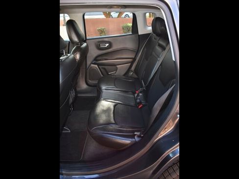 Used 2018 Jeep Compass Latitude FWD image 18