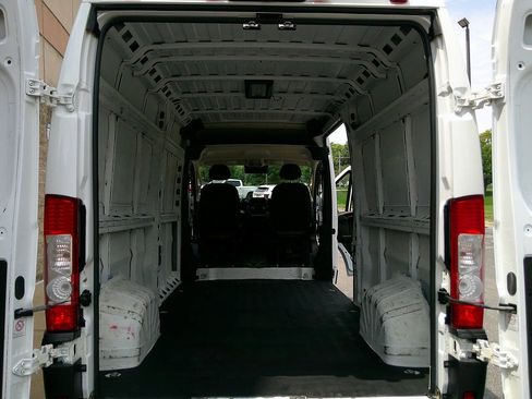Used 2023 RAM ProMaster 2500 FWD image 9