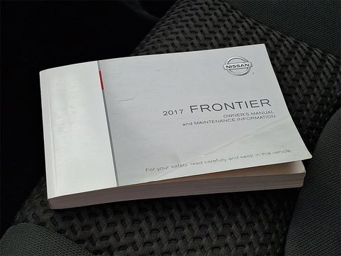 Used 2017 Nissan Frontier SV image 25