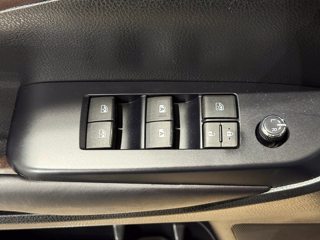Used 2019 Toyota Highlander XLE AWD/4WD image 16