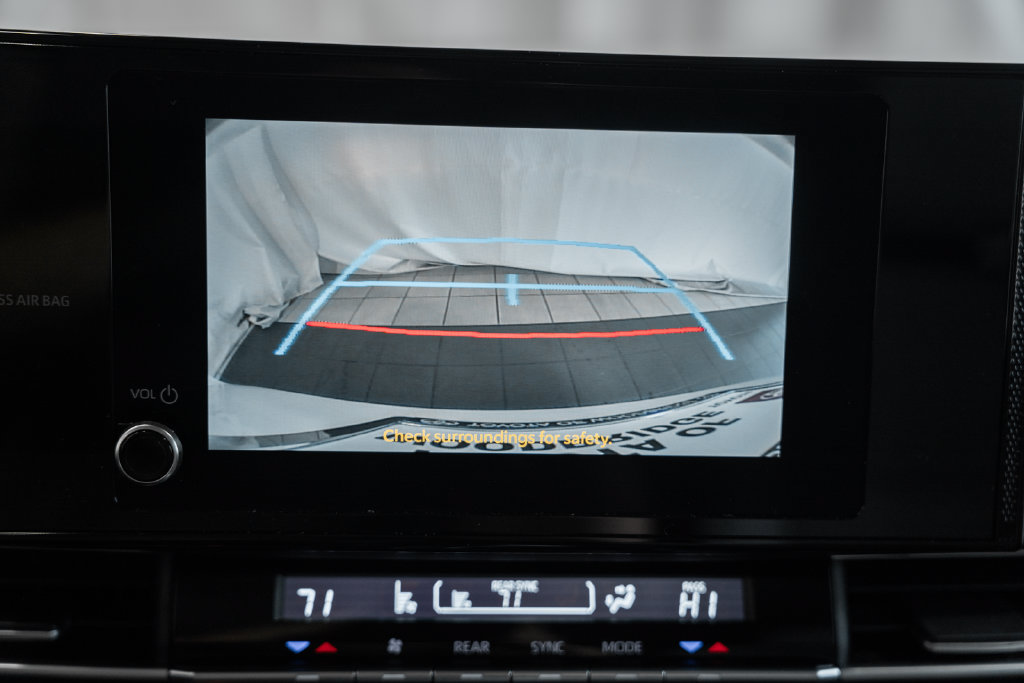 Used 2025 Toyota Sienna LE FWD image 28