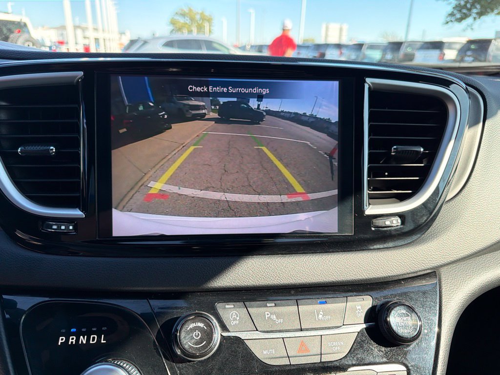 Used 2025 Chrysler Pacifica Select FWD image 30