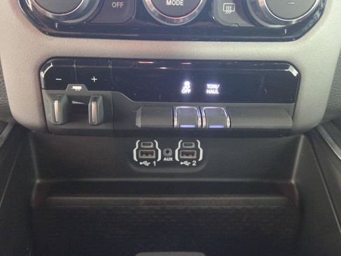 Used 2022 RAM 1500 Big Horn AWD/4WD image 5