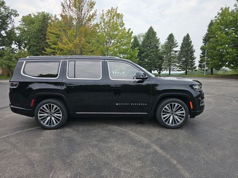 Used 2022 Jeep Grand Wagoneer Series III AWD/4WD image 7