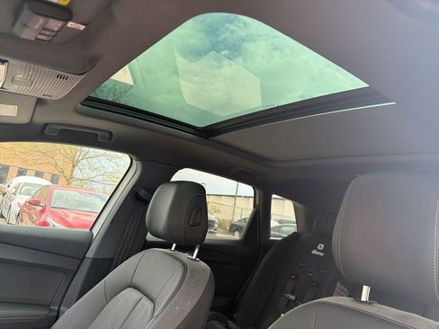 Used 2022 Audi Q4 e-tron Prestige image 5