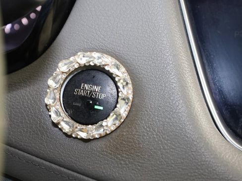 Used 2017 Cadillac XT5 Luxury w/ Driver Awareness Package image 29