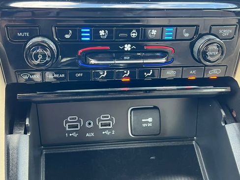 Used 2024 Jeep Grand Cherokee Limited w/ Luxury Tech Group II AWD/4WD image 29