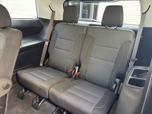 Used 2023 GMC Acadia SLE w/ Driver Convenience Package image 31