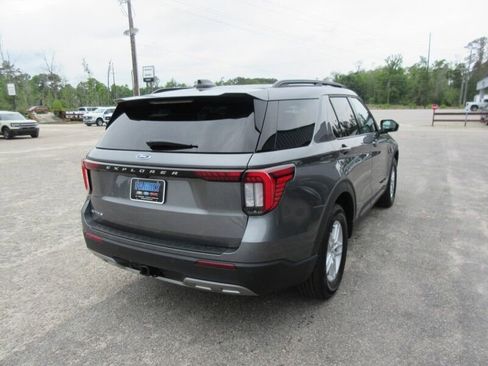 New 2026 Ford Explorer Active RWD image 5