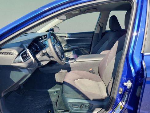 Used 2018 Toyota Camry LE image 8